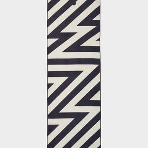 Yogitoes+ Repreve Yoga Mat Towel - Nouveau Zig Zag